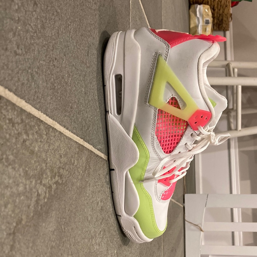 Woman’s Jordan’s nw